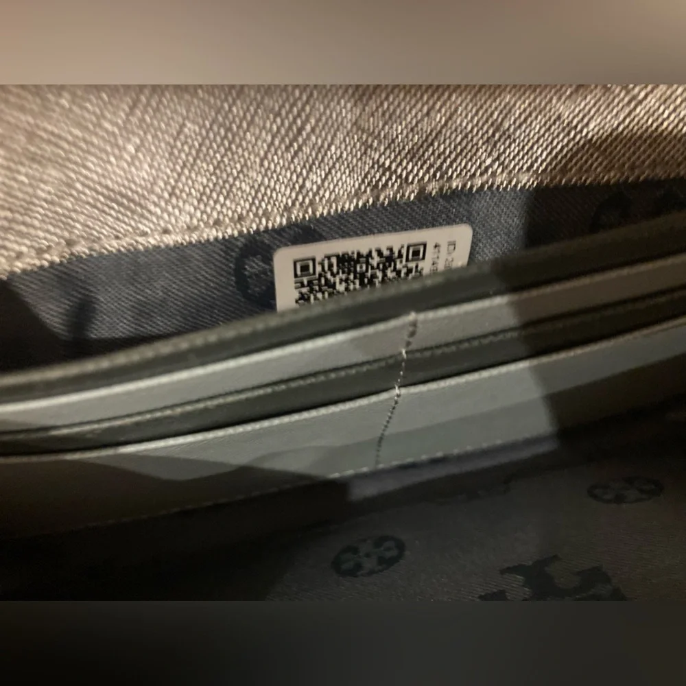 Tory Burch metallic color block envelope Wallet Silver‎ & Blue New - Picture 5 of 7